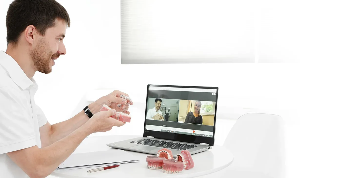 Fachzahnarzt für Kieferorthopädie Dr. med. dent. Peter Ludwig in einer Videosprechstunde